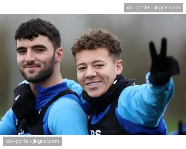 莱斯特城球员麦卡蒂尔抢断后长途奔袭60米破门,当选三月最佳进球候选 莱斯特城球员麦卡蒂尔抢断后长途奔袭60米破门,当选三月最佳进球候选